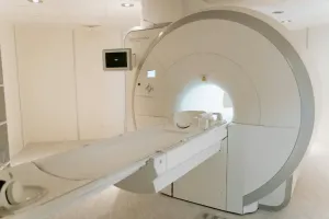 Dlaczego rezonans magnetyczny to jedno z najdokładniejszych badań obrazowych? Fakty i mity