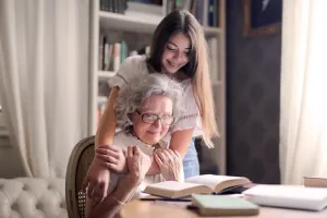 Co można narysować dla babci? Piękna laurka na Dzień Babci